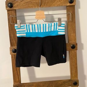 Lululemon wonder under shorts with pocket size 2